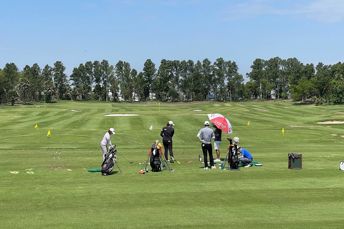 1. Amanata Spring Country Club - Jezerní království Practice-facility-2