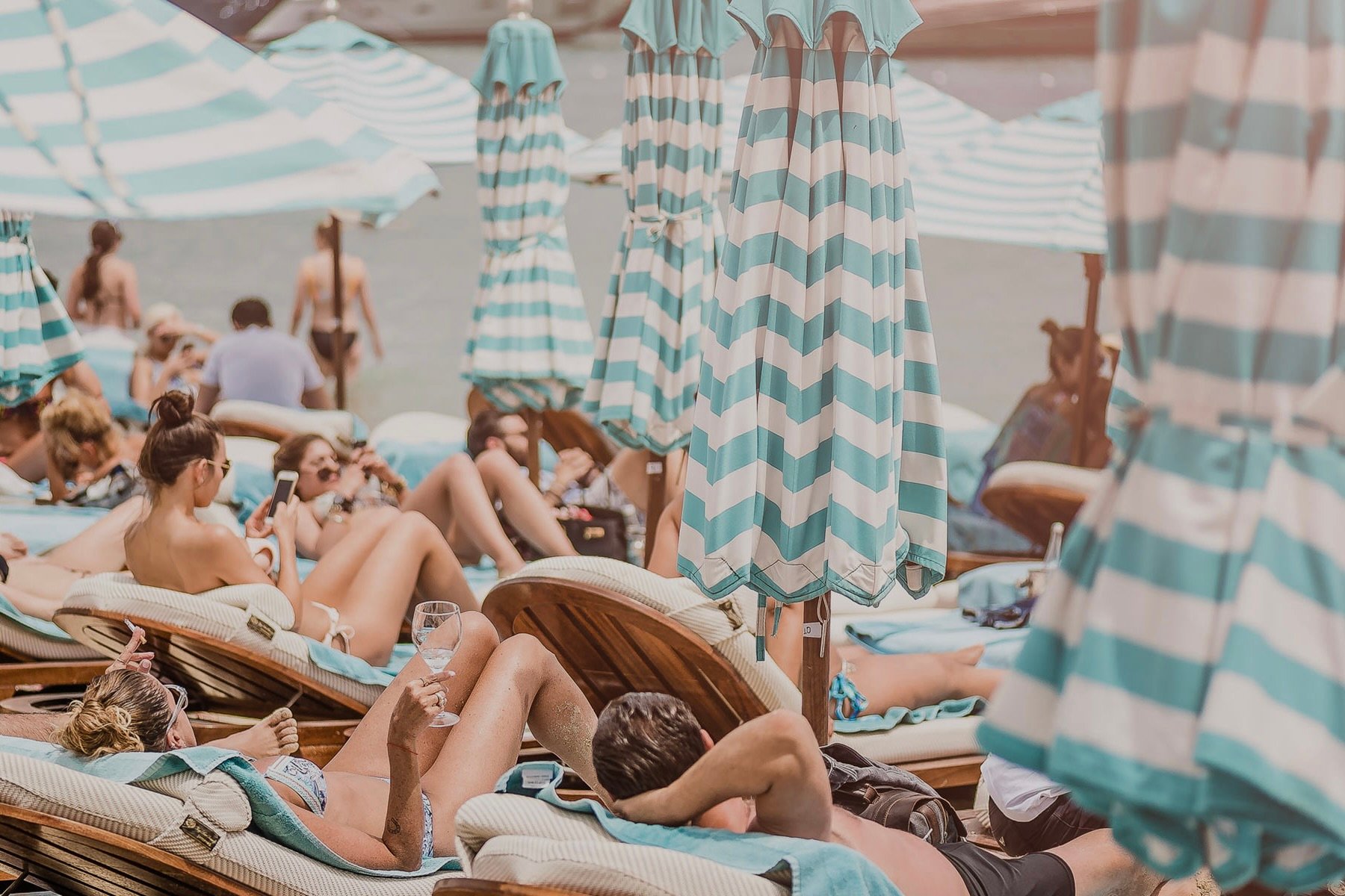 1. Nammos Mykonos, Psarou Beach 1-nammos_mykonos-world_the-beach-life_slider