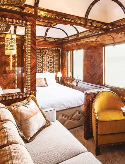 5 nocí v na palubě Simplon-Orient-Expressu | Exclusive Tours 5e9daddfb99e41340e927b58_belmond-venice-simplon-orient-express-cabin