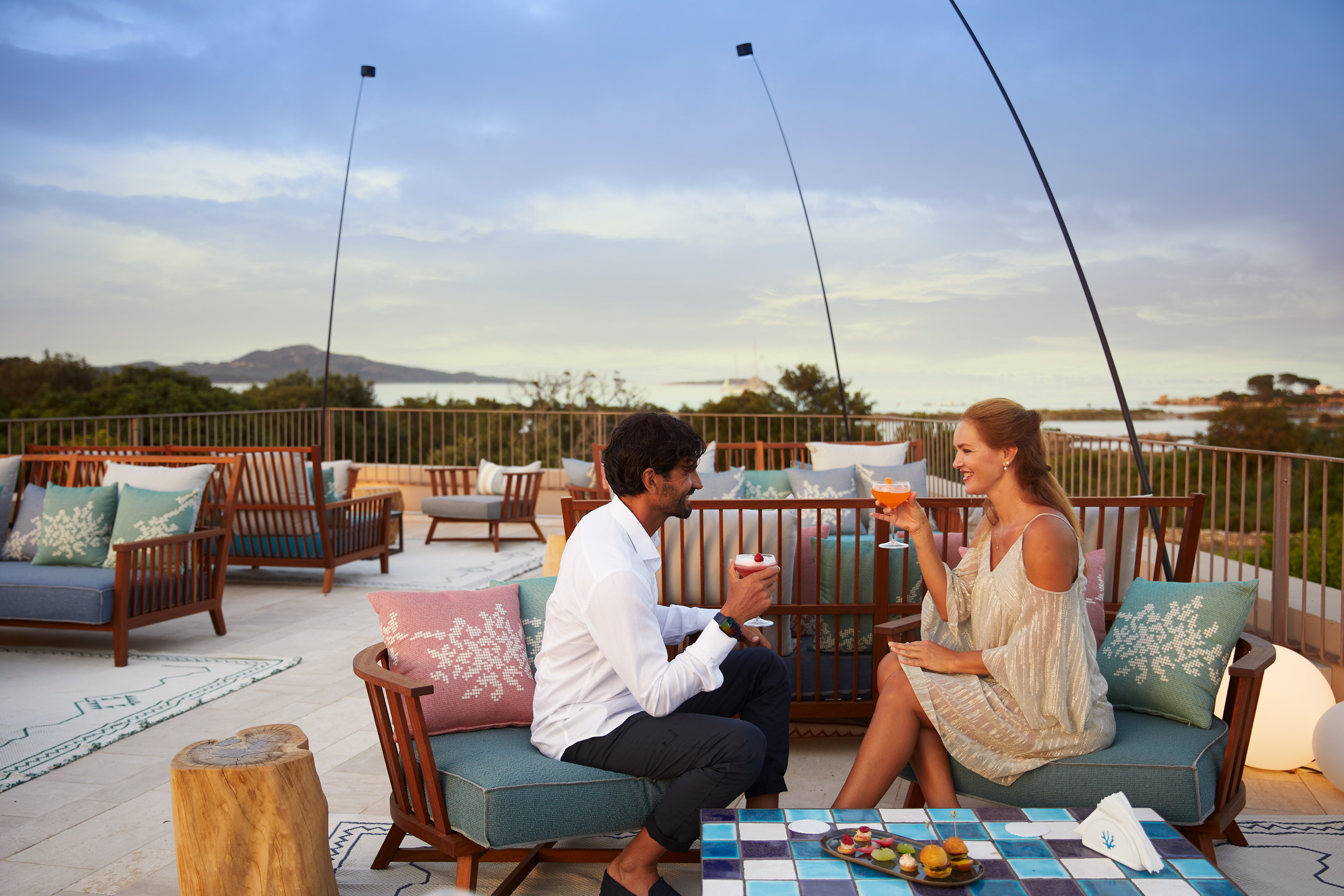 Baglioni_Resort_Sardinia_Terrace_Bar_Sunset