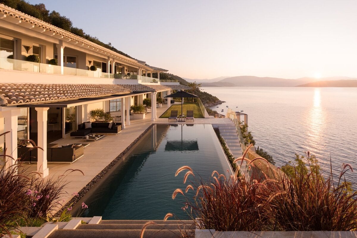 Bond Retreat Malý svět sám pro sebe | Exclusive Tours villa-corfu-ionian-greek-islands-luxury-pool-ultima-swim-2