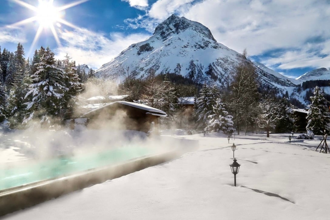 Gasthof Post Lech winter_pool_sonne_m-forstner