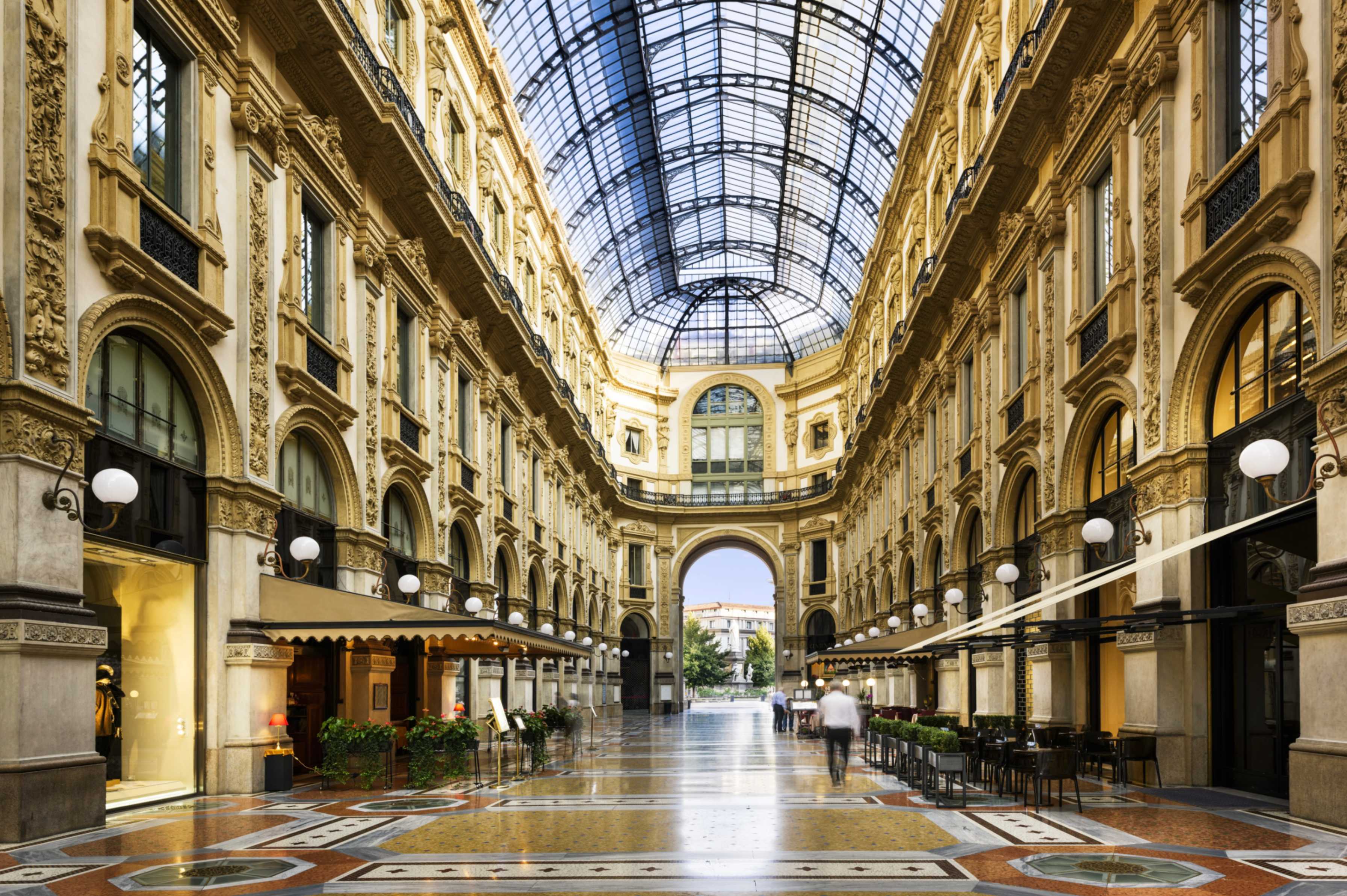 Milan 5x Christmas shopping getaway | Exclusive Tours shutterstock_353852582