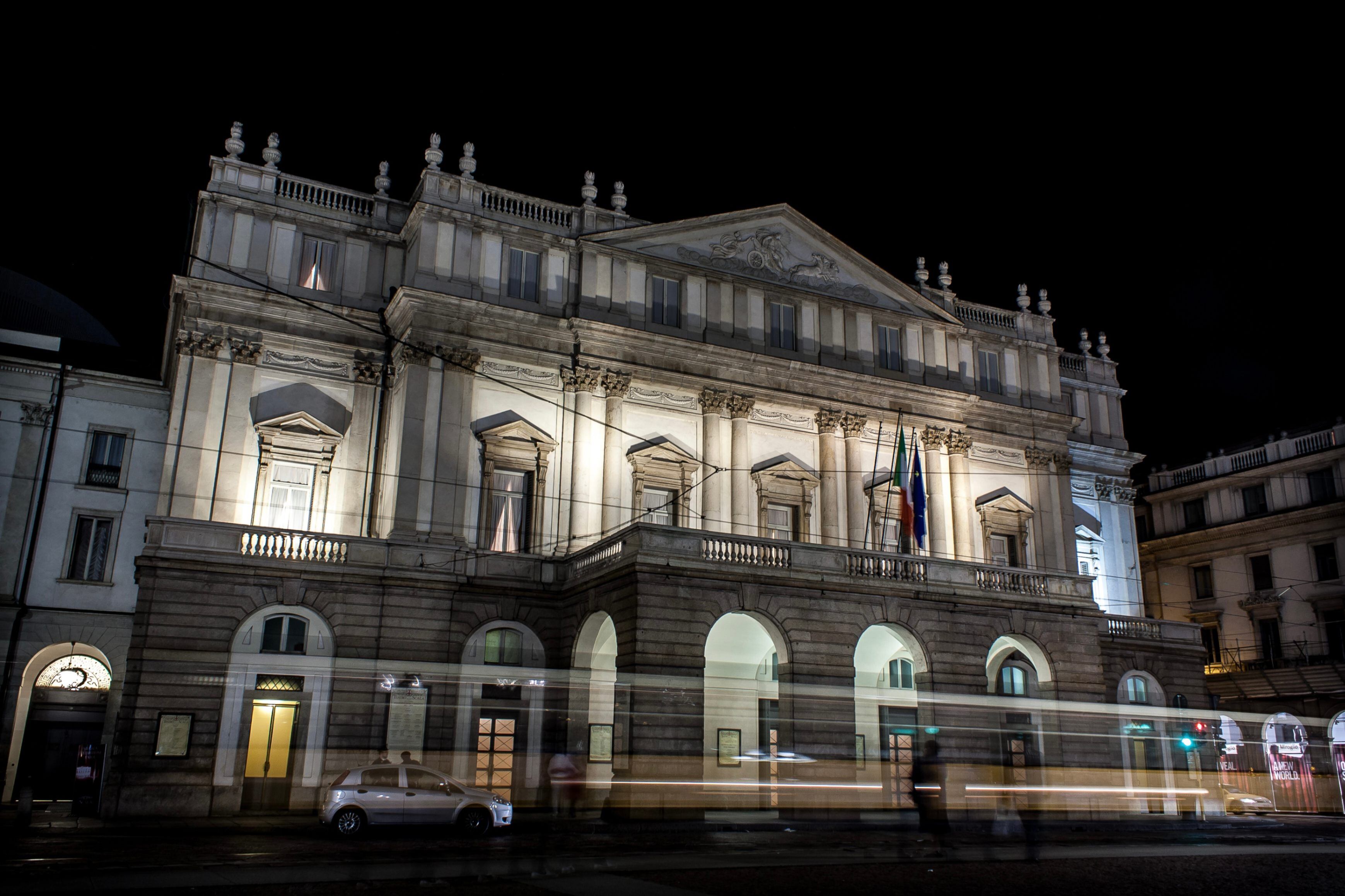 Milan 5x Christmas shopping getaway | Exclusive Tours shutterstock_566972767