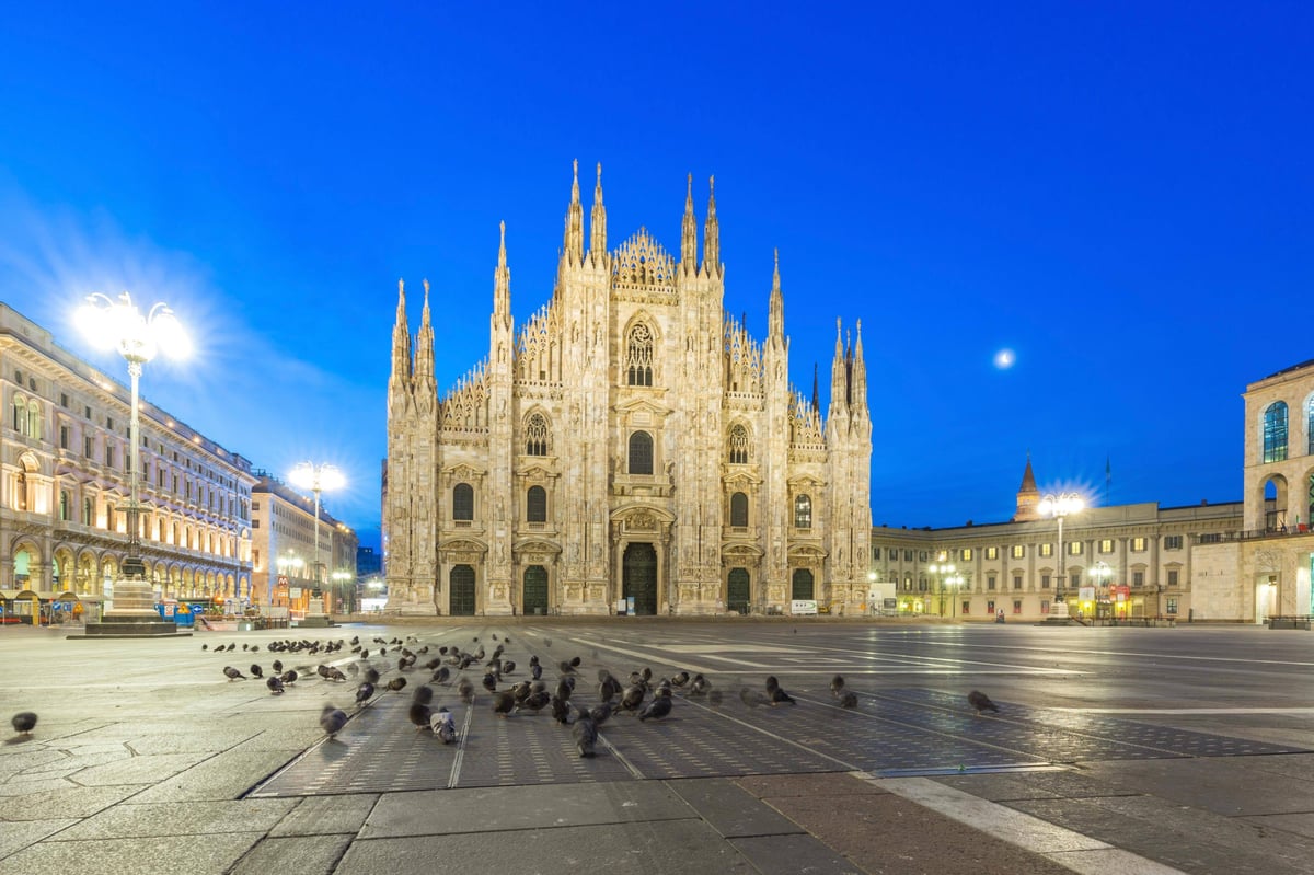 Milan 5x Christmas shopping getaway | Exclusive Tours shutterstock_573581392