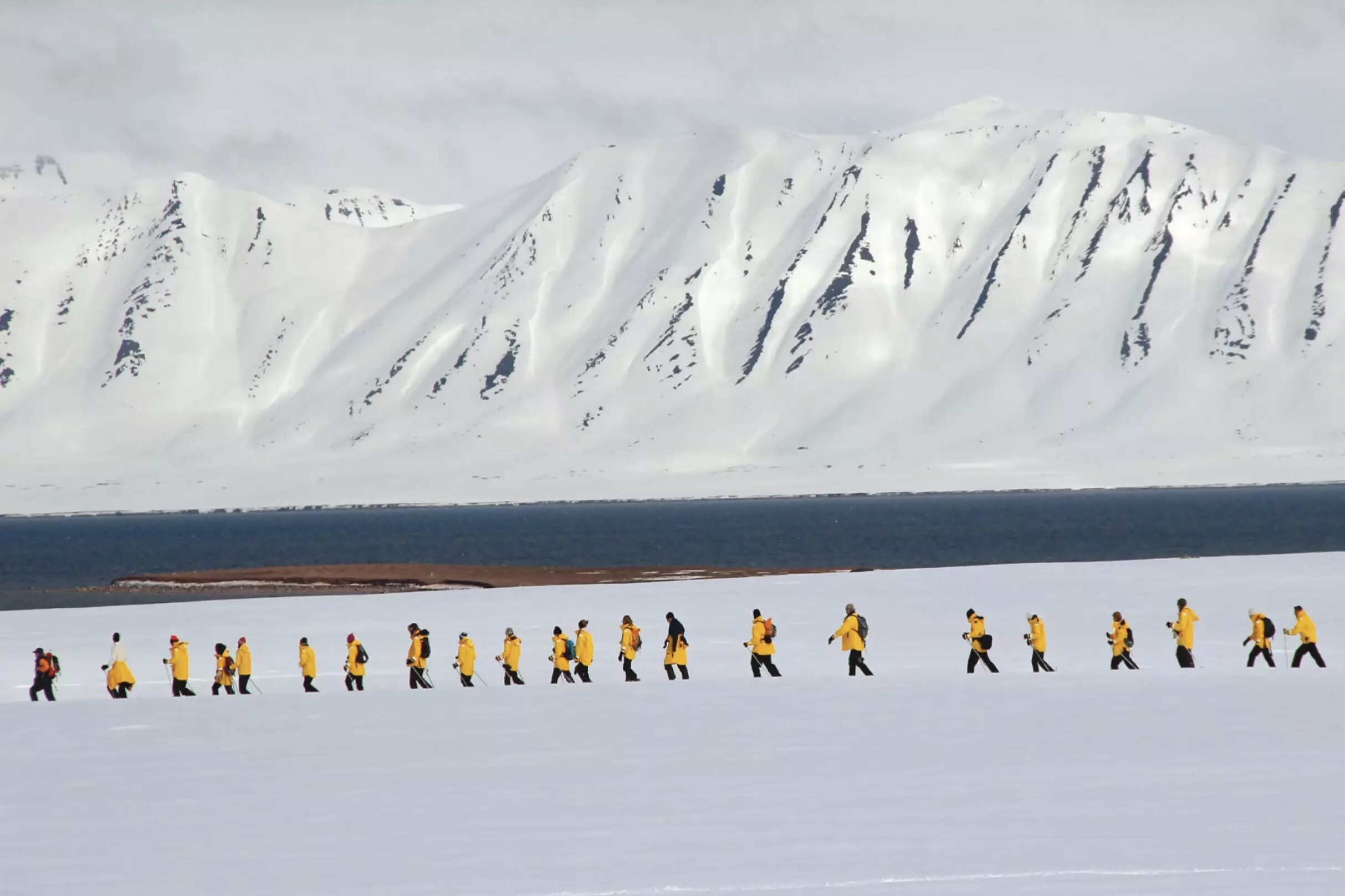 POLÁRNÍ SAFARI Ve světle půlnočního slunce snowshoeing-spitsbergen.jpg