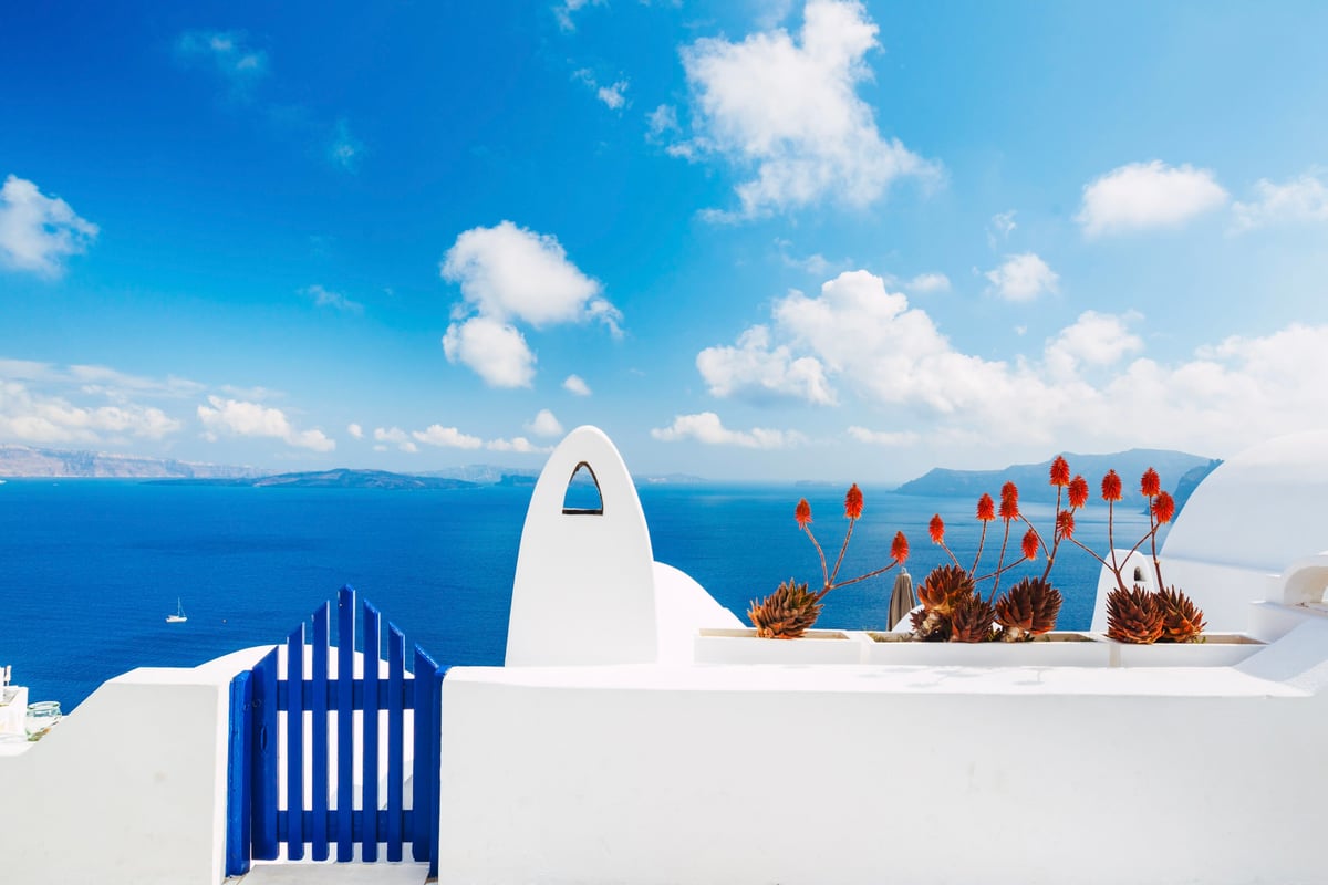 Santorini – spící vulkány, bílé kostely a vinné degustace | Exclusive Tours shutterstock_135894941