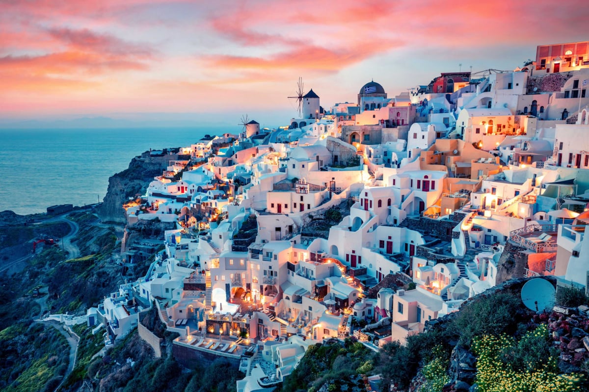 Santorini – spící vulkány, bílé kostely a vinné degustace | Exclusive Tours shutterstock_635190620