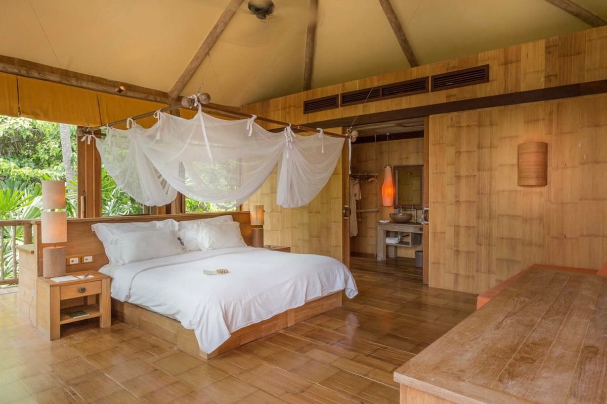 Soneva Kiri, Thajsko – Koh Kood Soneva-Kiri-Private-Beach-Pool-Reserve-5BR-Guest-bedroom-by-Asit-Maneesarn-1600x900